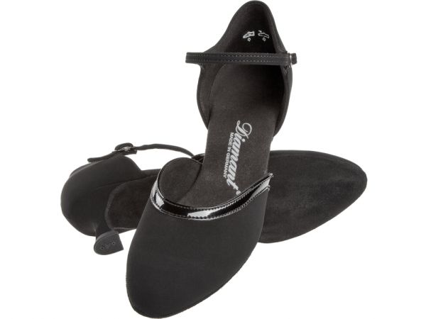 Die Materialkombination schwarz Nubuk und schwarz Lack verleiht diesem Tanzschuhe ein edles Erscheinungsbild.